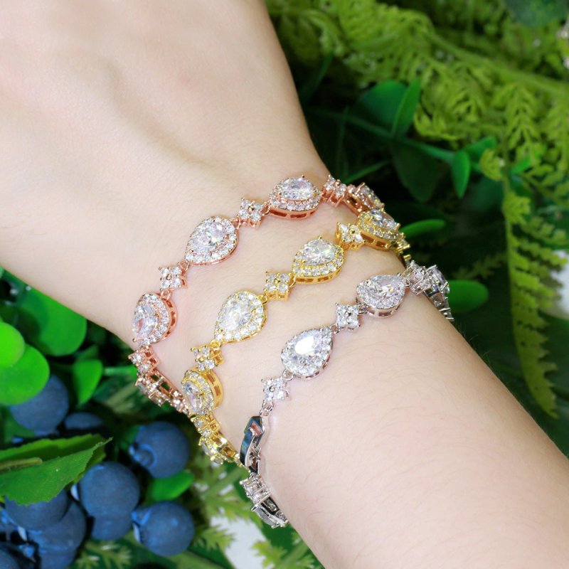 Women's Fashion Classic Drop-shaped Geometric Bracelet $29.00 Dana Fashion Color: Gold Women's Accessories Product information: Type: Bracelet, bracelet Color: platinum, gold, rose gold Inlay material: gold-plated inlaid artificial gemstone/semi-precious