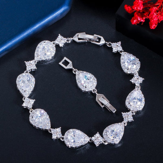 Women's Fashion Classic Drop-shaped Geometric Bracelet $29.00 Dana Fashion Color: Platinum Women's Accessories Product information: Type: Bracelet, bracelet Color: platinum, gold, rose gold Inlay material: gold-plated inlaid artificial gemstone/semi-preci