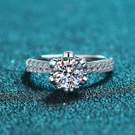 Women's Fashion Sterling Silver Ring $49.00 Dana Fashion style: 11mm zircon Size: No.10 Women's Accessories Product information: Type: Ring Material: silver Style: Europe and America Shape: flowers Treatment process: electroplating Color: 1 carat mosonite