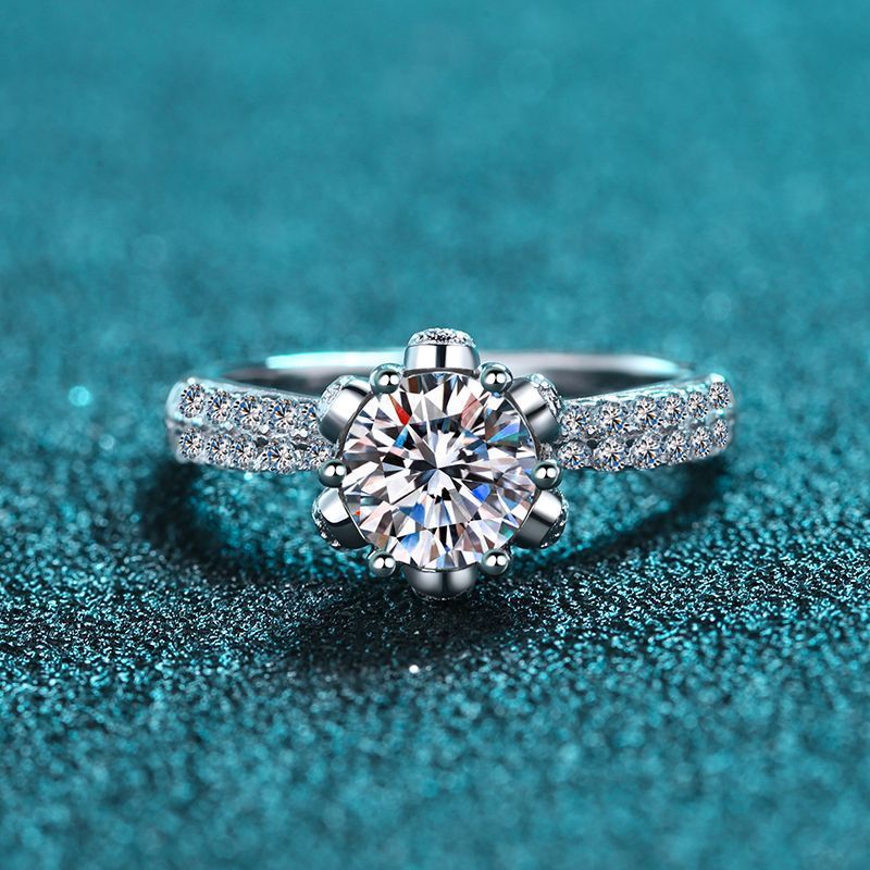 Women's Fashion Sterling Silver Ring $49.00 Dana Fashion style: 11mm zircon Size: No.10 Women's Accessories Product information: Type: Ring Material: silver Style: Europe and America Shape: flowers Treatment process: electroplating Color: 1 carat mosonite