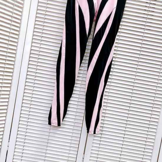 Women's Fashion Stitching Mesh Leggings $199.00 Dana Fashion Color: Black size: L Women's clothing Product information: Fabric name: Polyester Color: black, pink, khaki Pants length: cropped pants Size: S,M,L Size Information: Note: 1. Asian sizes are 1 t