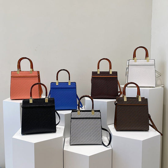 Women's Fashion Stone Pattern Handbag $39.50 Dana Fashion Color: Black Women's Bags Product information: Color: white, black, orange, blue, brown, brown Hardness: soft Material: PU Suitcase shape: square vertical model Bag internal structure: zipper chang