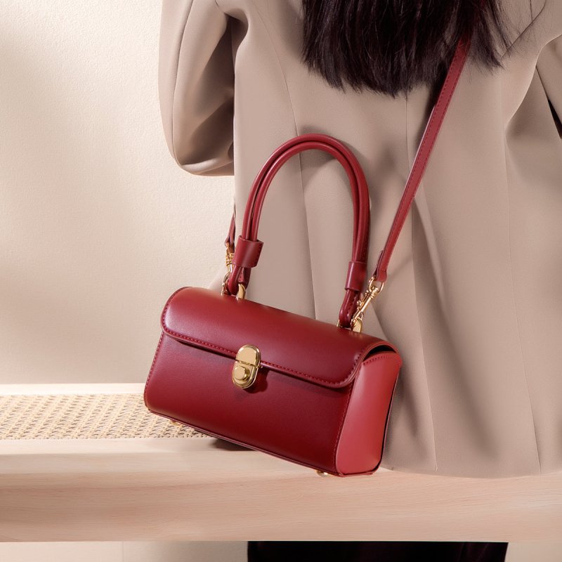 Women's Fashionable Red Retro Shoulder Messenger BagDana FashionDana Fashion{{ product_title Women's Bags }} - Dana Fashion