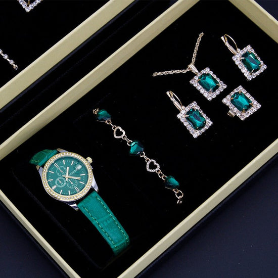 Women's Five-piece Square Jewelry Watch $45.50 Dana Fashion Color: Green Surface Suit Women's Accessories Product information: Watch-buttom material: Stainless steel Crown type: Spiral crown Mirror material: ordinary glass mirror Dial diameter: 34mm Thick