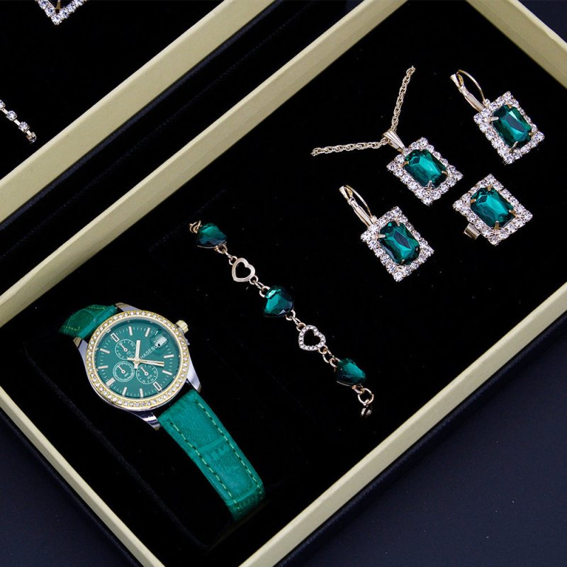 Women's Five-piece Square Jewelry Watch $29.76 Dana Fashion Color: Black Face Red Band Watch Women's Accessories Product information: Watch-buttom material: Stainless steel Crown type: Spiral crown Mirror material: ordinary glass mirror Dial diameter: 34m