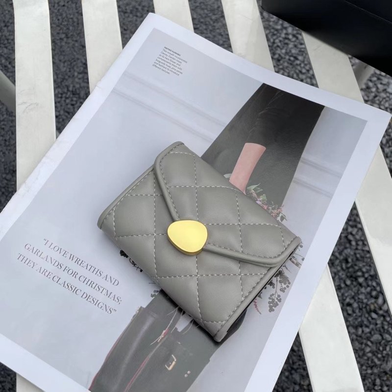 Women's Flip Rhombus Leather Short Wallet $24.86 Dana Fashion Color: Gray Women's Bags Product information: Material: genuine leather Cortical features: sheepskin Wallet fold count: 20% off Material texture: Nylon Colors: black, blue, gray, pink, yellow S