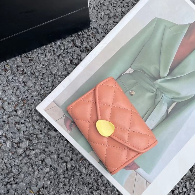 Women's Flip Rhombus Leather Short Wallet $24.86 Dana Fashion Color: Black Women's Bags Product information: Material: genuine leather Cortical features: sheepskin Wallet fold count: 20% off Material texture: Nylon Colors: black, blue, gray, pink, yellow