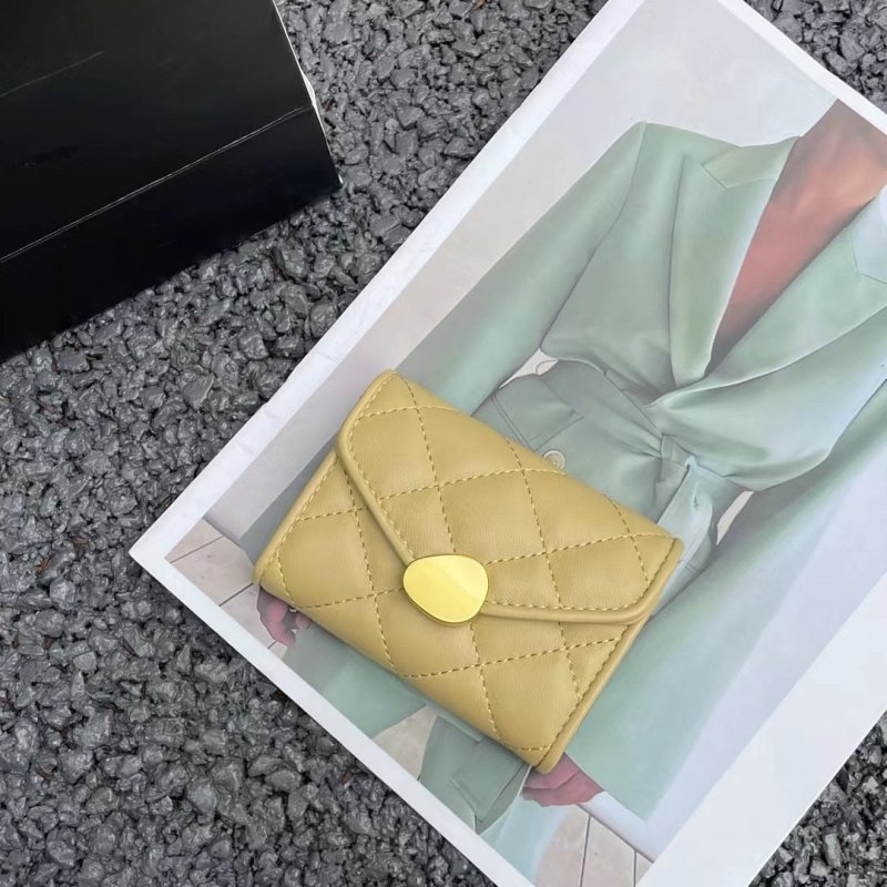 Women's Flip Rhombus Leather Short Wallet $24.86 Dana Fashion Color: Yellow Women's Bags Product information: Material: genuine leather Cortical features: sheepskin Wallet fold count: 20% off Material texture: Nylon Colors: black, blue, gray, pink, yellow