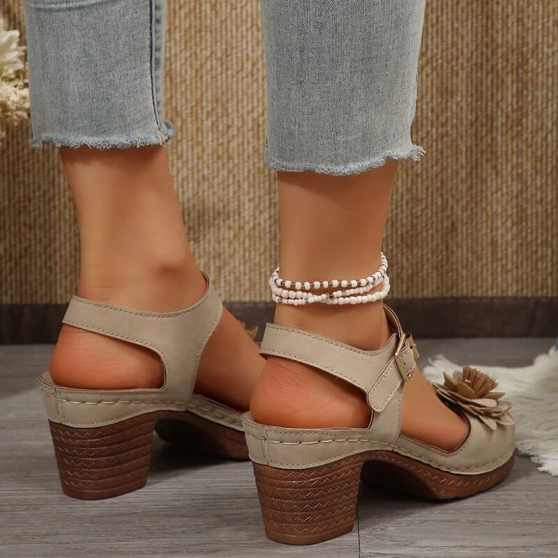 Women's Flowers Chunky Heel Sandals Summer Plus Size Platform Shoes $29.90 Dana Fashion Color: Beige Size: 36 Women's shoes Product information: Lining material: PU Toe holder shape: round head Color: black, dark brown, dark blue, Milky White Shoe Upper m