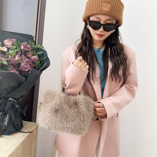 Women's Fox Fur-style Tote Bag $46.53 Dana Fashion Color: Apricot Size: 23X16X15cm Women's Bags Product information: Color: Camel, apricot, white, black Outer bag type: Three-dimensional pocket Hardness: medium and soft Material: Polyester Suitcase shape: