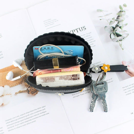 Women's Hand Holding Fan Small And Simple Coin Key Case One-piece Zipper Waterproof Coin Purse $10.75 Dana Fashion Color: Black Women's Bags Product information: Pattern: Flowers Lining texture: synthetic leather Applicable scenarios: Daily matching Color