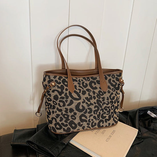 Women's High-grade Leopard Print Large Capacity Totes $35.50 Dana Fashion Color: Black Women's Bags Product information: Lining texture: Polyester Applicable scenarios: Daily matching Color: Black, Brown Outer bag type: None Hardness: medium and soft Mate