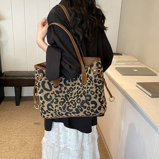 Women's High-grade Leopard Print Large Capacity Totes $35.50 Dana Fashion Color: Black Women's Bags Product information: Lining texture: Polyester Applicable scenarios: Daily matching Color: Black, Brown Outer bag type: None Hardness: medium and soft Mate