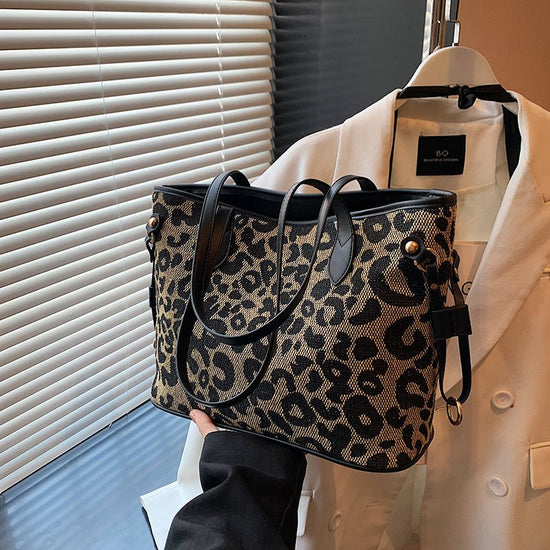Women's High-grade Leopard Print Large Capacity Totes $35.50 Dana Fashion Color: Black Women's Bags Product information: Lining texture: Polyester Applicable scenarios: Daily matching Color: Black, Brown Outer bag type: None Hardness: medium and soft Mate