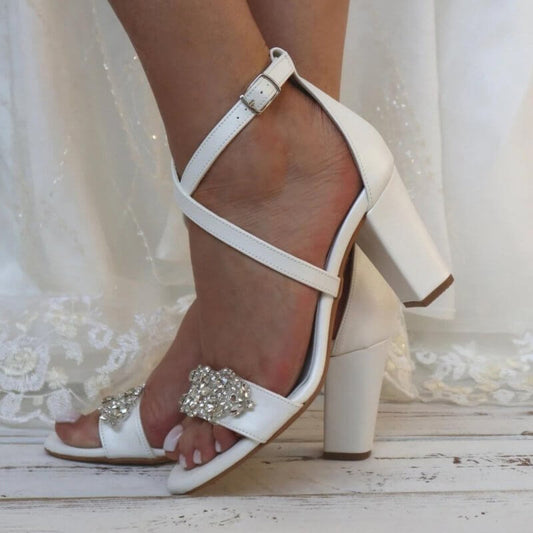 Women's High Heel White Classic Chunky Heel Shoes $85.50 Dana Fashion Color: Ivory White Size: 36 Women's shoes Product information: Lining material: Microfiber Scaffold shape: round head Color: white, ivory white Shoe top material: PU Size: 36,37,38,39,4