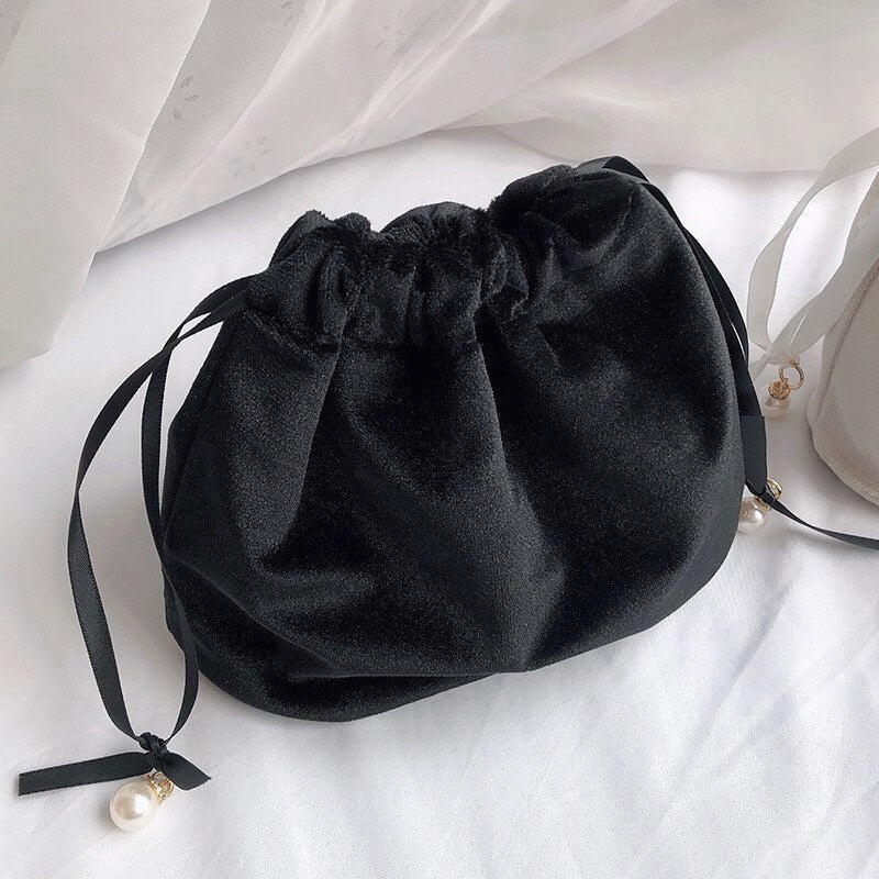Women's Ins Bucket Bag Versatile Diagonal Pearl Bag $120.00 Dana Fashion Color: Apricot Women's Bags Product Information: Color: Apricot inner bag style, black inner bag style Style: Fashion Article No.: 3602 Material: PU Cortical characteristics: pu Lugg