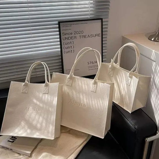 Women's Ins Large Capacity Travel Good-looking All-match Felt Portable Gift Bag $15.00 Dana Fashion Color: Healing white Specification Size: L Women's Bags Product information: Composition and content: Chemical Fiber Another name: Letter felt handbag Prod