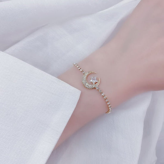 Women's Korean-style Exquisite Zircon Temperamental Bracelet $19.00 Dana Fashion Color: Gold Women's Accessories Product information: Treatment Process: Electroplating Color: gold, silver Applicable population: Female Style: Women's Material: Metal Shape: