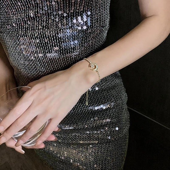 Women's Korean-style Exquisite Zircon Temperamental Bracelet $19.00 Dana Fashion Color: Gold Women's Accessories Product information: Treatment Process: Electroplating Color: gold, silver Applicable population: Female Style: Women's Material: Metal Shape: