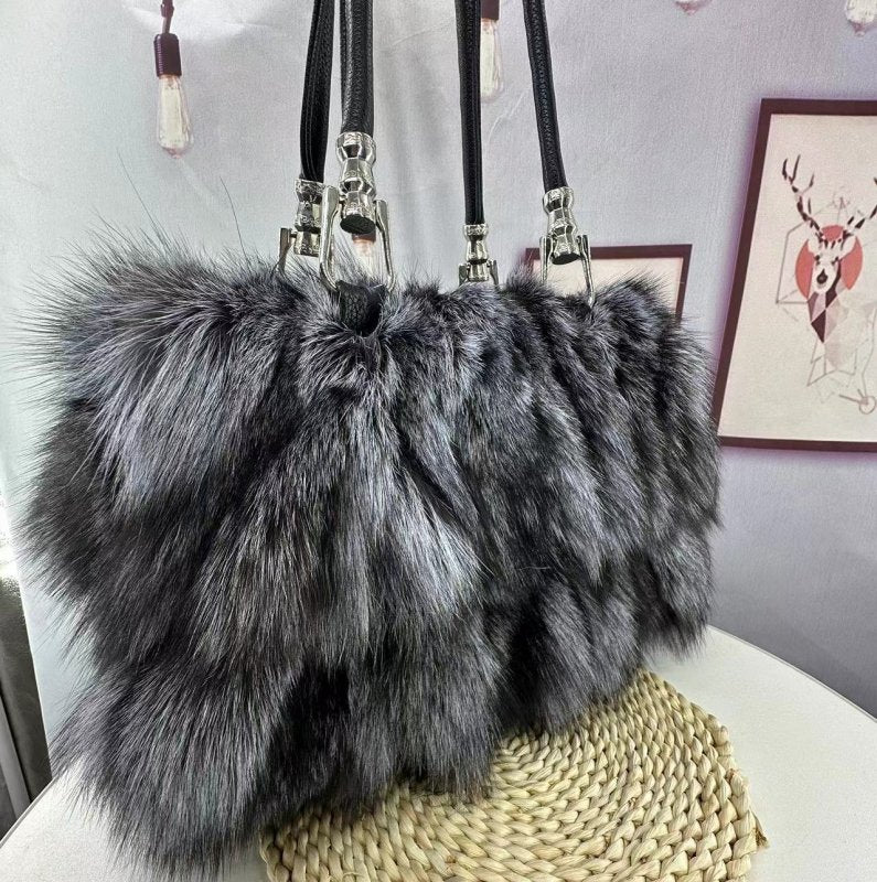 Women's Korean-style One-shoulder Crossbody Fox Fur Bag $149.50 Dana Fashion Color: Blue Fox Primary Color Women's Bags Product information: Applicable scenario: leisure travel Color: Silver Fox primary color, blue Fox primary color Hardness: medium and s