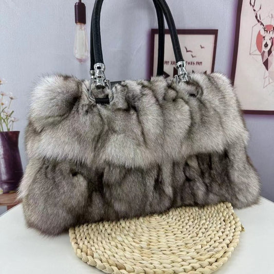 Women's Korean-style One-shoulder Crossbody Fox Fur Bag $149.50 Dana Fashion Color: Blue Fox Primary Color Women's Bags Product information: Applicable scenario: leisure travel Color: Silver Fox primary color, blue Fox primary color Hardness: medium and s