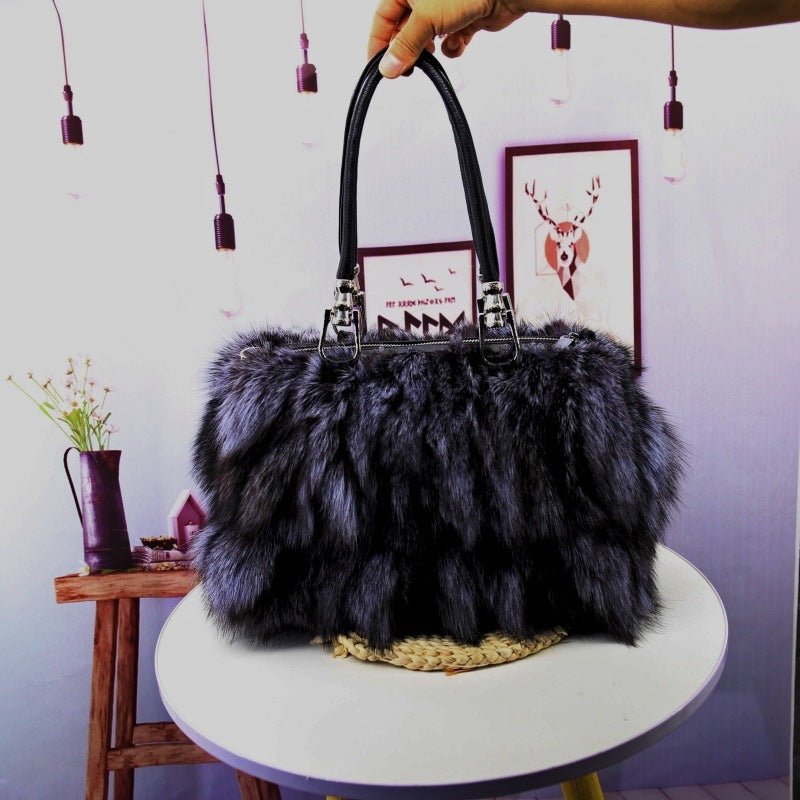 Women's Korean-style One-shoulder Crossbody Fox Fur Bag $149.50 Dana Fashion Color: Silver Fox Primary Colors Women's Bags Product information: Applicable scenario: leisure travel Color: Silver Fox primary color, blue Fox primary color Hardness: medium an