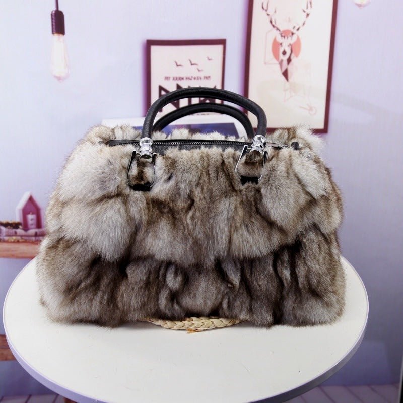 Women's Korean-style One-shoulder Crossbody Fox Fur Bag $149.50 Dana Fashion Color: Blue Fox Primary Color Women's Bags Product information: Applicable scenario: leisure travel Color: Silver Fox primary color, blue Fox primary color Hardness: medium and s