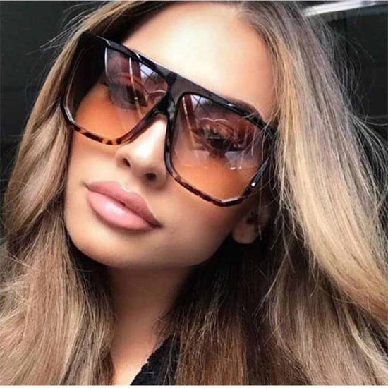 Women's large frame sunglasses $20.00 Dana Fashion Color: Black frame Women's Accessories Glasses structure: frame Lens material: PC Style: Vintage Frame material: PC Style: Universal Visible light perspective rate: 99 (%) Applicable object: Unisex Applic
