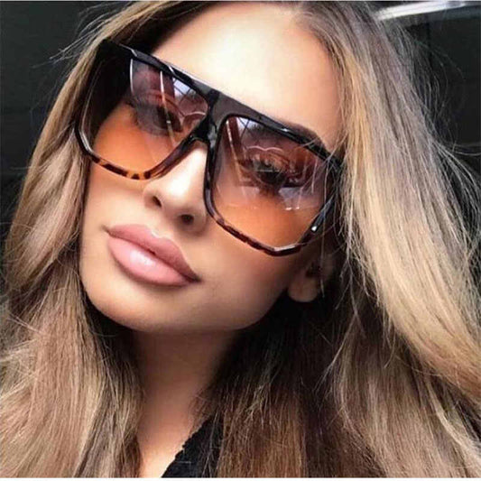Women's large frame sunglasses $20.00 Dana Fashion Color: Black frame Women's Accessories Glasses structure: frame Lens material: PC Style: Vintage Frame material: PC Style: Universal Visible light perspective rate: 99 (%) Applicable object: Unisex Applic