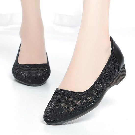 Women's Leather Shoes Low Heel Perforated Breathable Sandals $69.50 Dana Fashion Color: Beige Gray Size: 35 Women's shoes Product information: Color: black, beige, beige gray Heel height: low heel (1-3CM) Size: 35, 36, 37, 38, 39, 40, 41, 42, 43 Sole mate