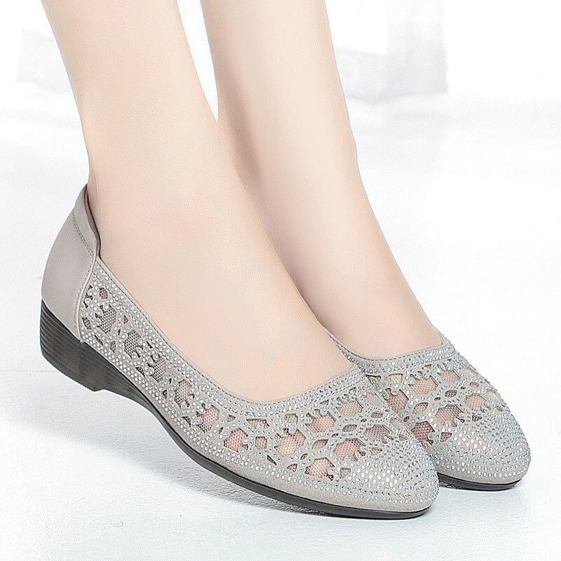 Women's Leather Shoes Low Heel Perforated Breathable Sandals $69.50 Dana Fashion Color: Beige Gray Size: 35 Women's shoes Product information: Color: black, beige, beige gray Heel height: low heel (1-3CM) Size: 35, 36, 37, 38, 39, 40, 41, 42, 43 Sole mate