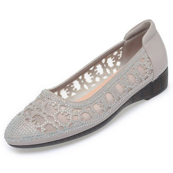 Women's Leather Shoes Low Heel Perforated Breathable Sandals $69.50 Dana Fashion Color: Beige Gray Size: 35 Women's shoes Product information: Color: black, beige, beige gray Heel height: low heel (1-3CM) Size: 35, 36, 37, 38, 39, 40, 41, 42, 43 Sole mate