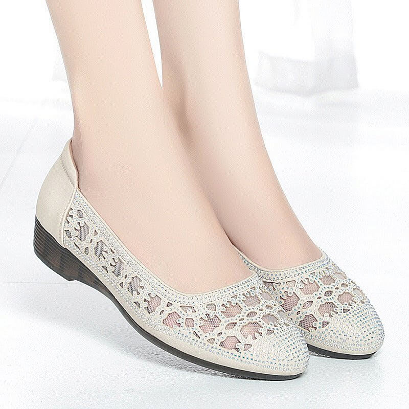 Women's Leather Shoes Low Heel Perforated Breathable Sandals $69.50 Dana Fashion Color: Beige Size: 35 Women's shoes Product information: Color: black, beige, beige gray Heel height: low heel (1-3CM) Size: 35, 36, 37, 38, 39, 40, 41, 42, 43 Sole material: