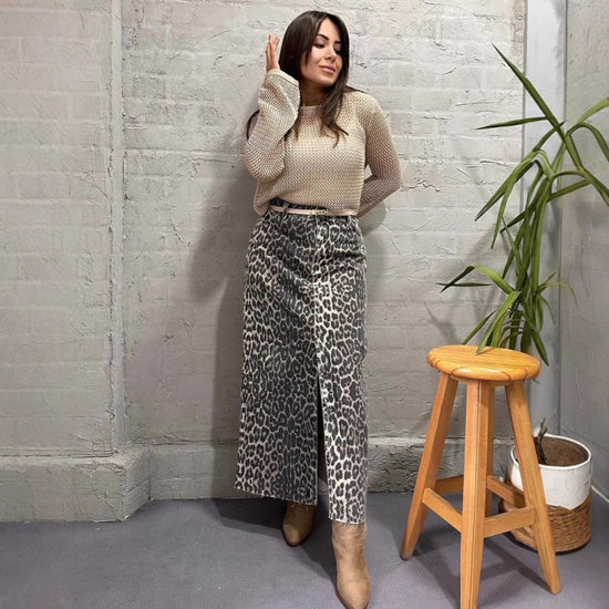 Women's Leopard Print Straight Ankle-length Skirt $59.00 Dana Fashion Color: Leopard Print Size: L Women's clothing Product information: Category: skirt Color: Leopard print Main fabric composition: Cotton Size: S,M,L Style: sexy style Note: 1. Asian size