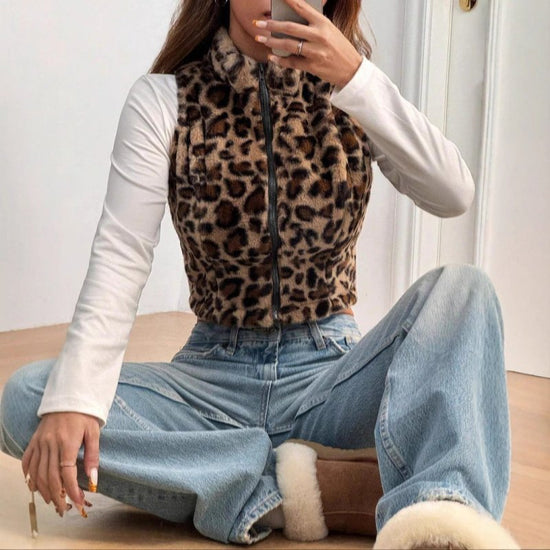 Women's Leopard Vest Fashion Cool Top $23.99 Dana Fashion Color: Leopard Print Size: L Women's clothing Product information: Fabric name: Polyester Color: Leopard print Size: S,M,L,XL,XXL Applicable Gender: Female Style: Elegant style Note: 1. Asian sizes