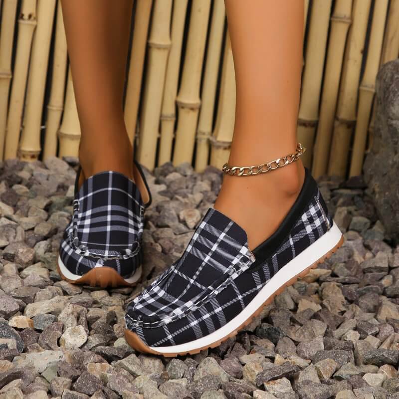 Women's Low-top European And American Slip-on Casual Shoes $34.90 Dana Fashion Color: Black Size: 35 Women's shoes Product information: Pattern: Plaid Lining material: imitation leather Color: Black Upper height: low top Heel height: flat heel Heel shape: