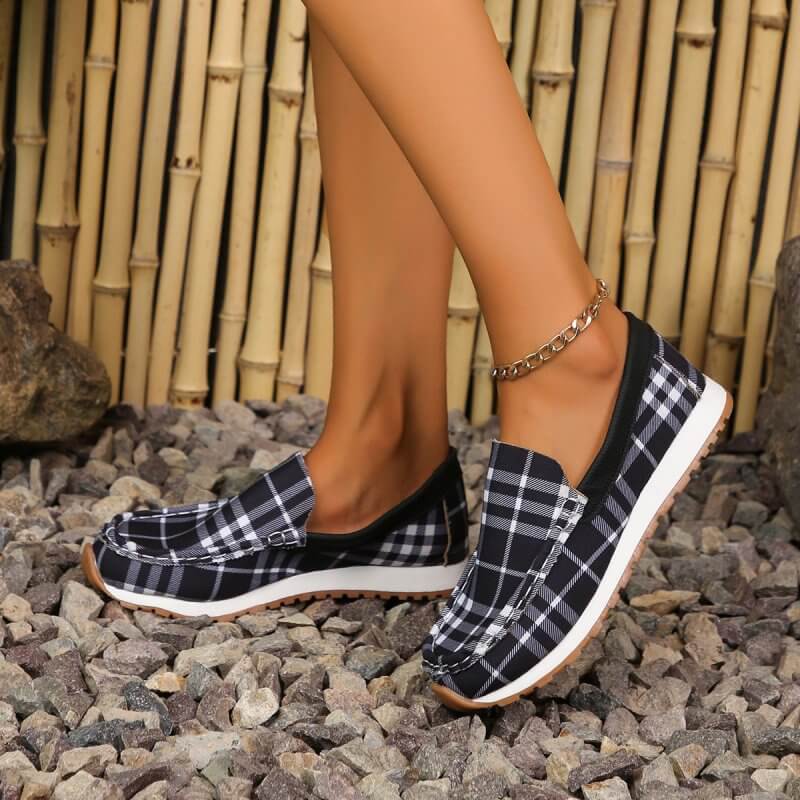 Women's Low-top European And American Slip-on Casual Shoes $34.90 Dana Fashion Color: Black Size: 35 Women's shoes Product information: Pattern: Plaid Lining material: imitation leather Color: Black Upper height: low top Heel height: flat heel Heel shape: