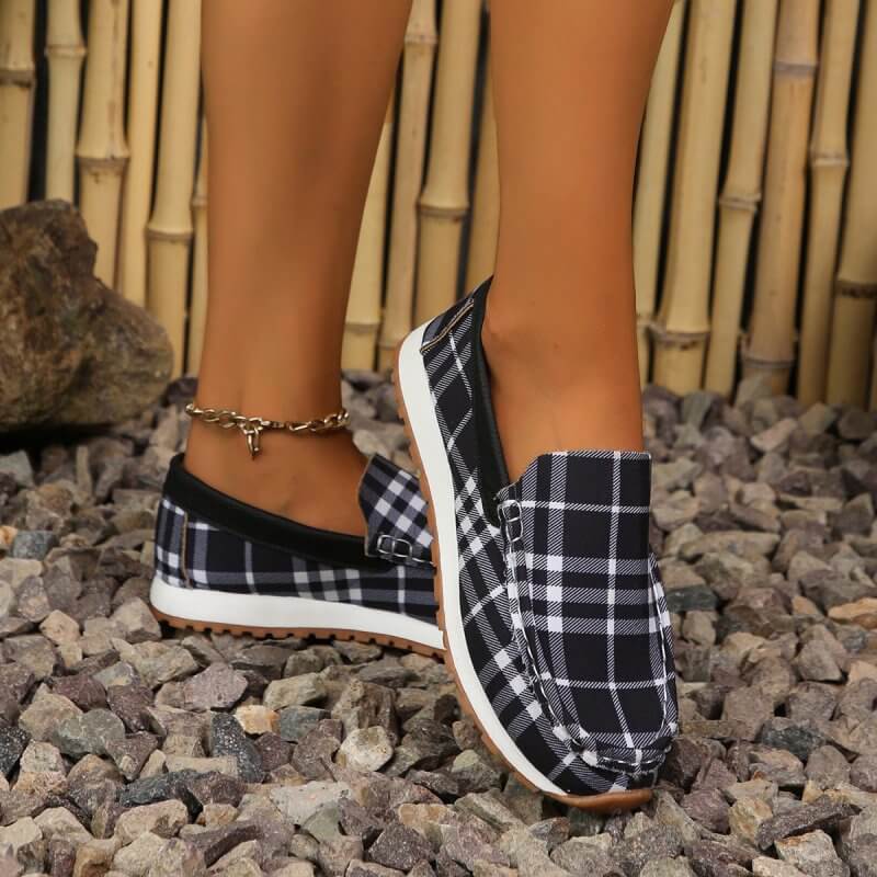 Women's Low-top European And American Slip-on Casual Shoes $34.90 Dana Fashion Color: Black Size: 35 Women's shoes Product information: Pattern: Plaid Lining material: imitation leather Color: Black Upper height: low top Heel height: flat heel Heel shape: