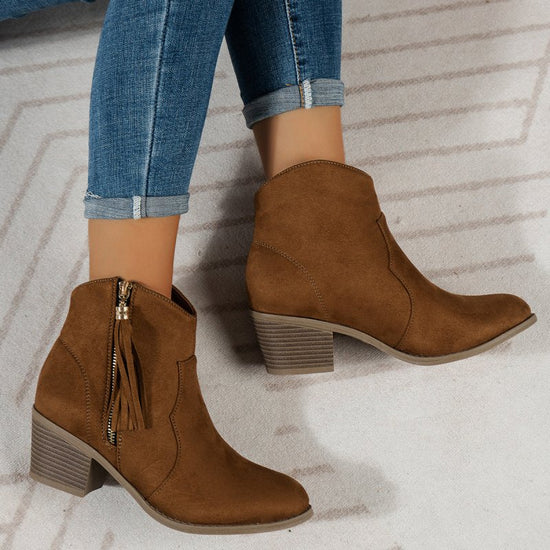 Women's Metal Zip Tassel Low-top Women's Boots $72.72 Dana Fashion Color: Light Brown Size: 36 Women's shoes Product information: Lining material: Cotton Color: light brown Heel shape: short heel Size: 36, 37, 38, 39, 40, 41, 42 Sole material: TPR Popular