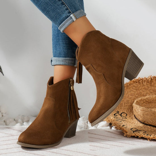 Women's Metal Zip Tassel Low-top Women's Boots $72.72 Dana Fashion Color: Light Brown Size: 36 Women's shoes Product information: Lining material: Cotton Color: light brown Heel shape: short heel Size: 36, 37, 38, 39, 40, 41, 42 Sole material: TPR Popular