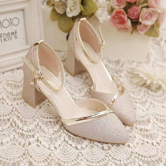 Women's New Fashion Sandals With Buckle $39.50 Dana Fashion Color: Gold Size: 35 Women's shoes Product information: Scaffold shape: round head Color: black, silver, gold Shoe top material: PU Size: 35.36, 37.38, 39.40, 41.42 Style: Korean style Heel heigh