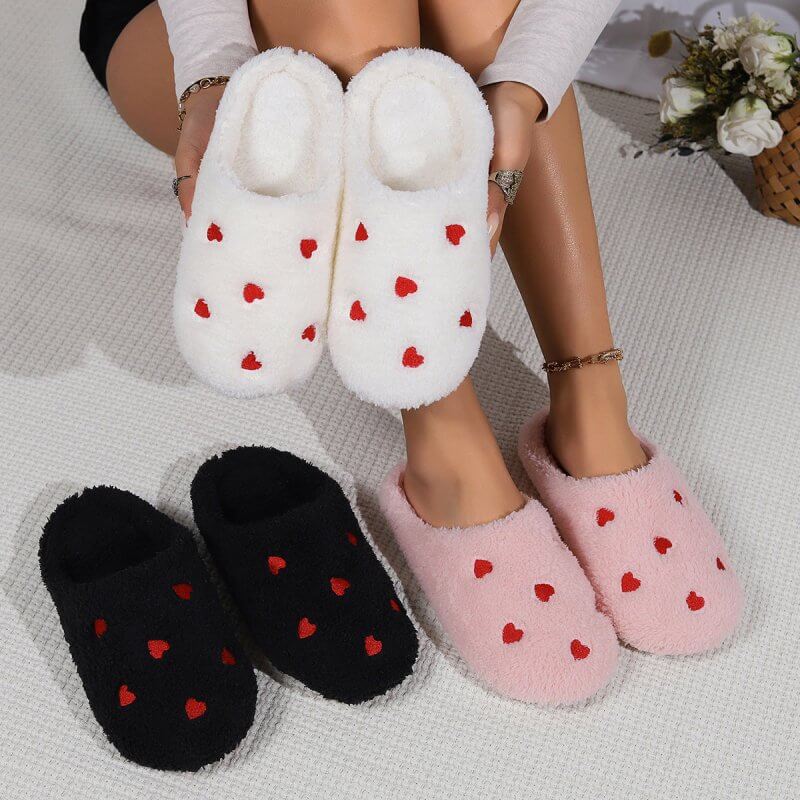 Women's Non-slip Thick-soled Heart Toe Cap Fluffy Slippers $24.90 Dana Fashion Color: Black Size: 36to37 Women's shoes Product information: Color: white, pink, black, khaki Shoe Upper material: Plush Size: 36-37 (smaller size),38-39 (smaller size),40-41 (
