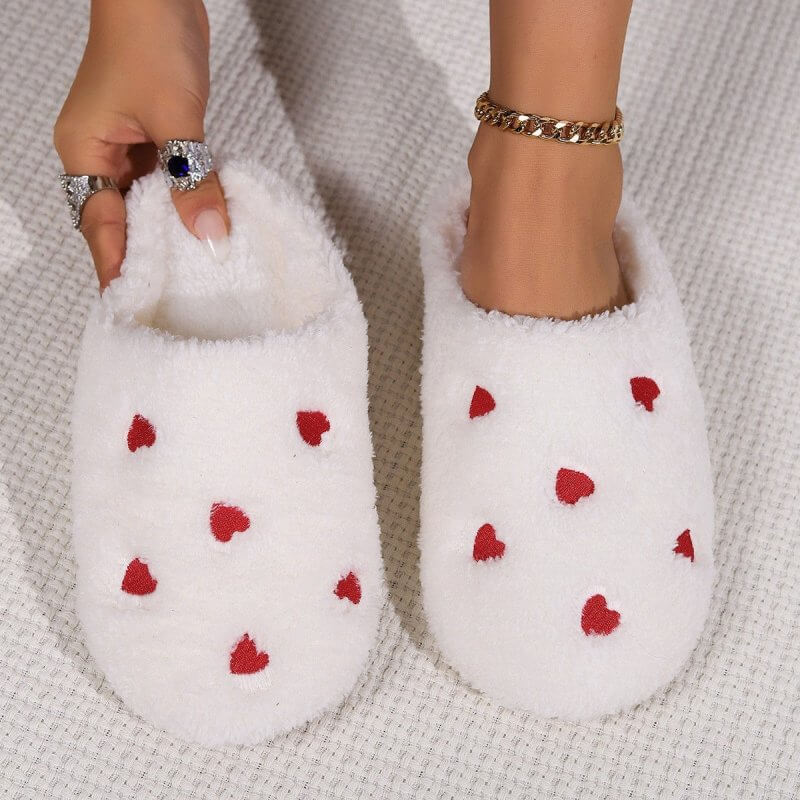 Women's Non-slip Thick-soled Heart Toe Cap Fluffy Slippers $24.90 Dana Fashion Color: Black Size: 36to37 Women's shoes Product information: Color: white, pink, black, khaki Shoe Upper material: Plush Size: 36-37 (smaller size),38-39 (smaller size),40-41 (