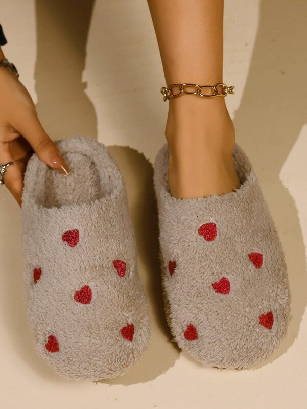 Women's Non-slip Thick-soled Heart Toe Cap Fluffy Slippers $24.90 Dana Fashion Color: Khaki Size: 36to37 Women's shoes Product information: Color: white, pink, black, khaki Shoe Upper material: Plush Size: 36-37 (smaller size),38-39 (smaller size),40-41 (