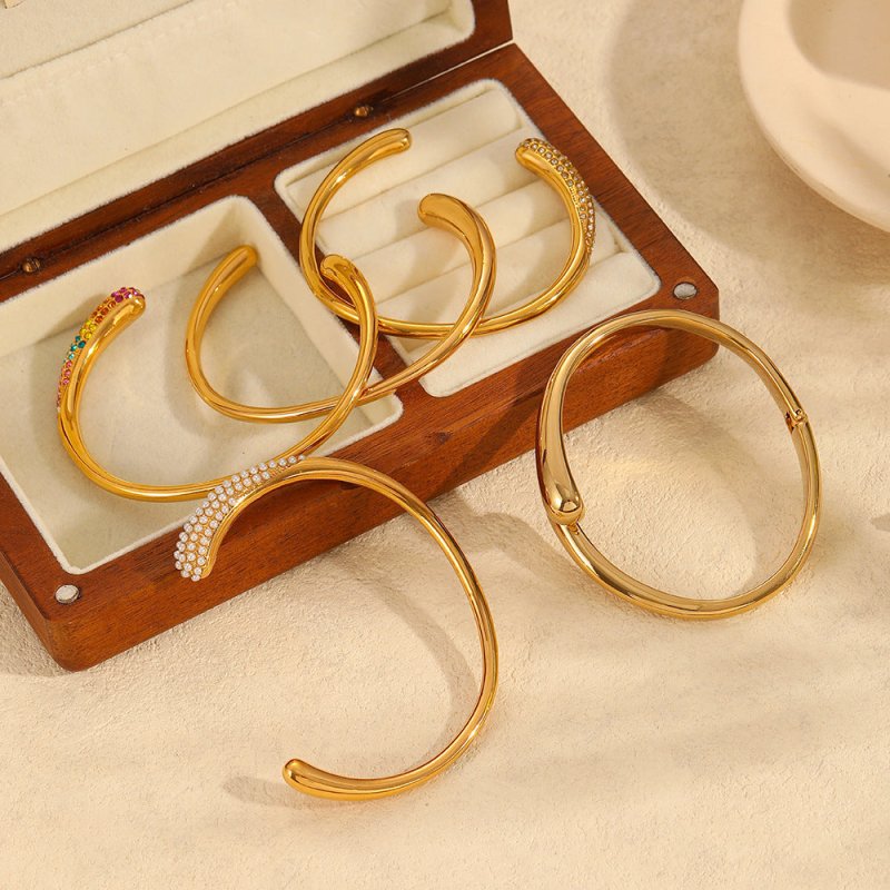 Women's Pearl Titanium Steel Bracelet $27.00 Dana Fashion Color: TB7059 Women's Accessories Product information: Treatment Process: Electroplating Color: TB7059,TB7059-CZ,TB7059-MX,TB7059-PE,TB7158 Material: Stainless steel Popular elements: round, ring P