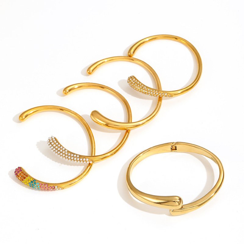 Women's Pearl Titanium Steel Bracelet $27.00 Dana Fashion Color: TB7059 Women's Accessories Product information: Treatment Process: Electroplating Color: TB7059,TB7059-CZ,TB7059-MX,TB7059-PE,TB7158 Material: Stainless steel Popular elements: round, ring P