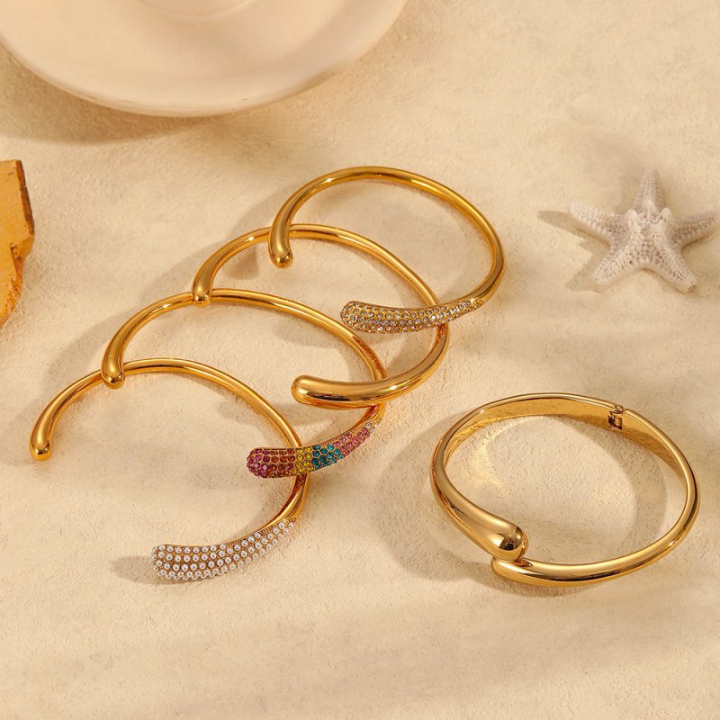 Women's Pearl Titanium Steel Bracelet $27.00 Dana Fashion Color: TB7059 Women's Accessories Product information: Treatment Process: Electroplating Color: TB7059,TB7059-CZ,TB7059-MX,TB7059-PE,TB7158 Material: Stainless steel Popular elements: round, ring P