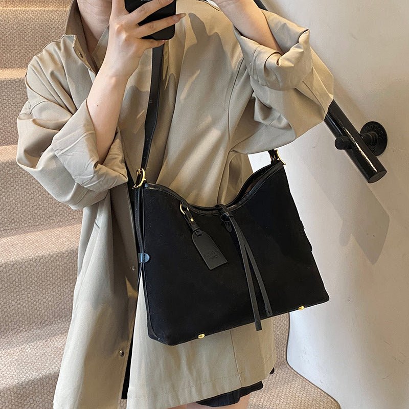 Women's Popular Leopard Print Large Capacity Shoulder Messenger Bag $34.80 Dana Fashion Color: Black Women's Bags Product information: Lining texture: Polyester Applicable scenarios: Daily matching Color: black, brown, brown, leopard print black, leopard