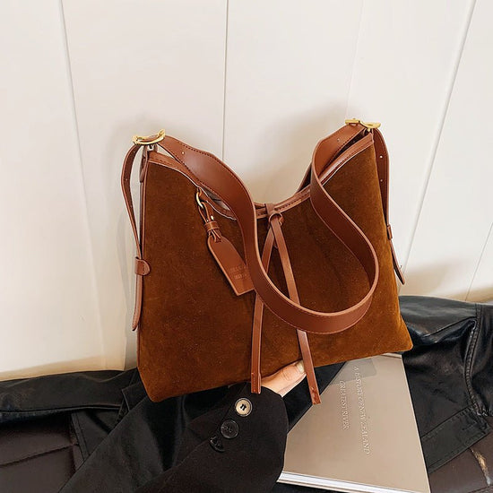 Women's Popular Leopard Print Large Capacity Shoulder Messenger Bag $34.80 Dana Fashion Color: Brown Women's Bags Product information: Lining texture: Polyester Applicable scenarios: Daily matching Color: black, brown, brown, leopard print black, leopard