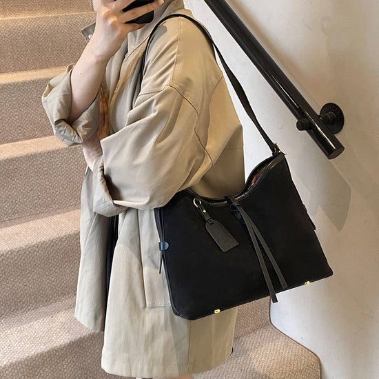 Women's Popular Leopard Print Large Capacity Shoulder Messenger Bag $34.80 Dana Fashion Color: Black Women's Bags Product information: Lining texture: Polyester Applicable scenarios: Daily matching Color: black, brown, brown, leopard print black, leopard